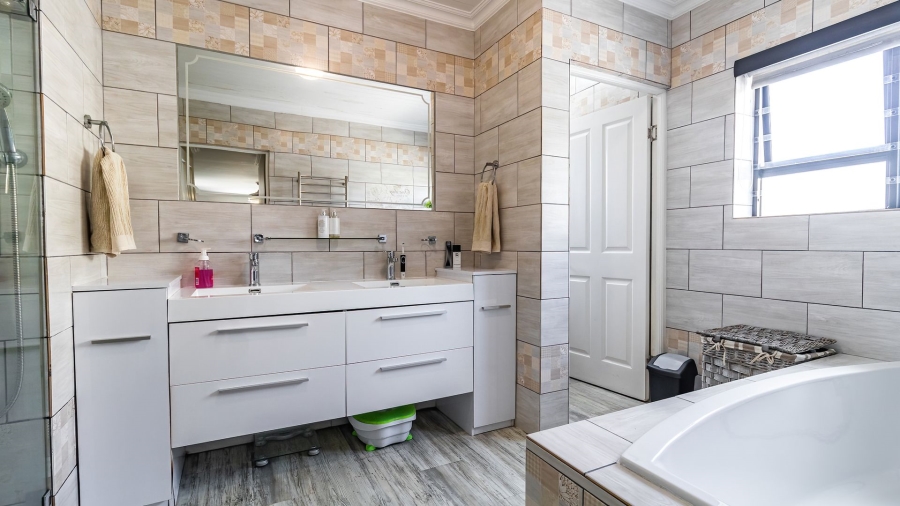 3 Bedroom Property for Sale in Yzerfontein Western Cape